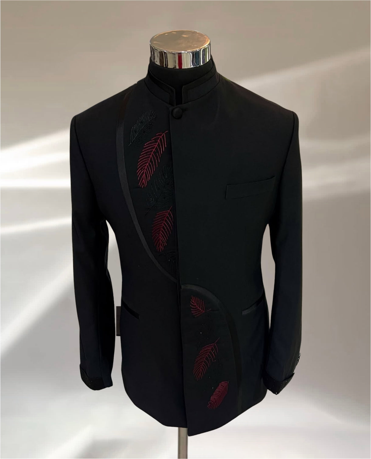 Leaf-Patterned Black Safari
