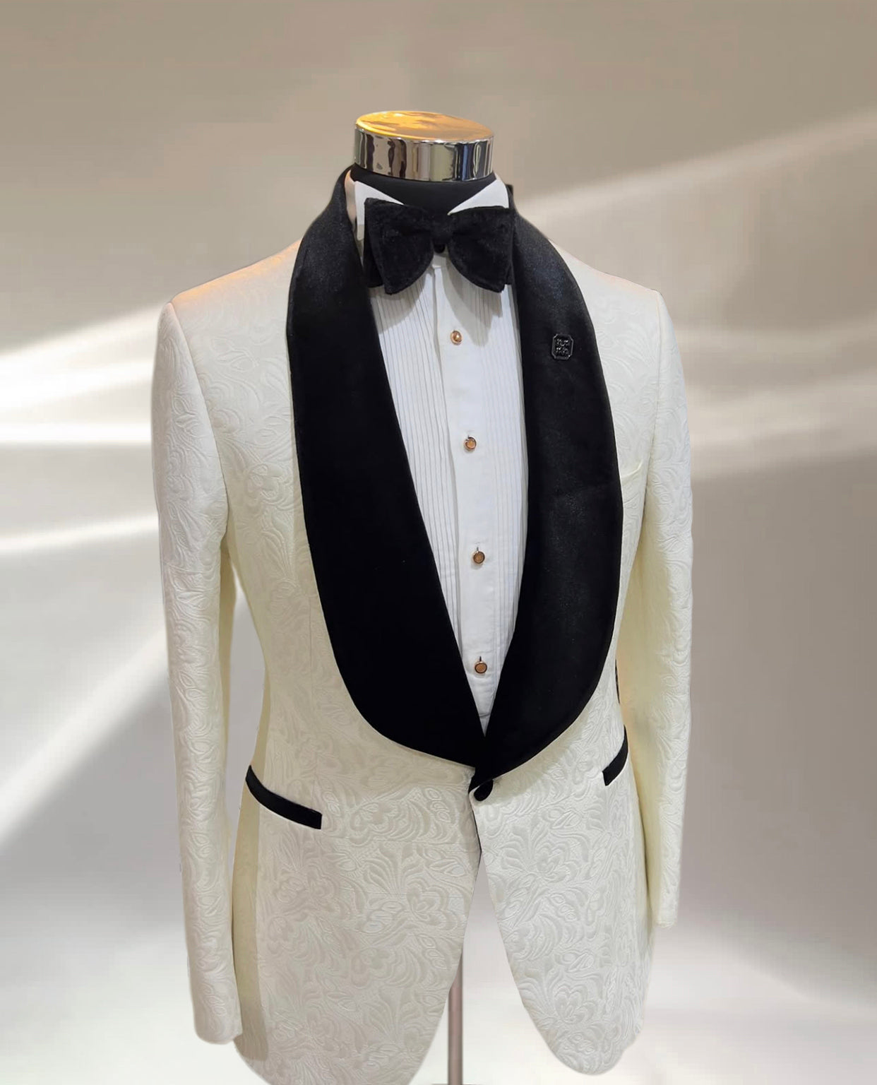 Ivory Base Damask tuxedo (Single Breasted)