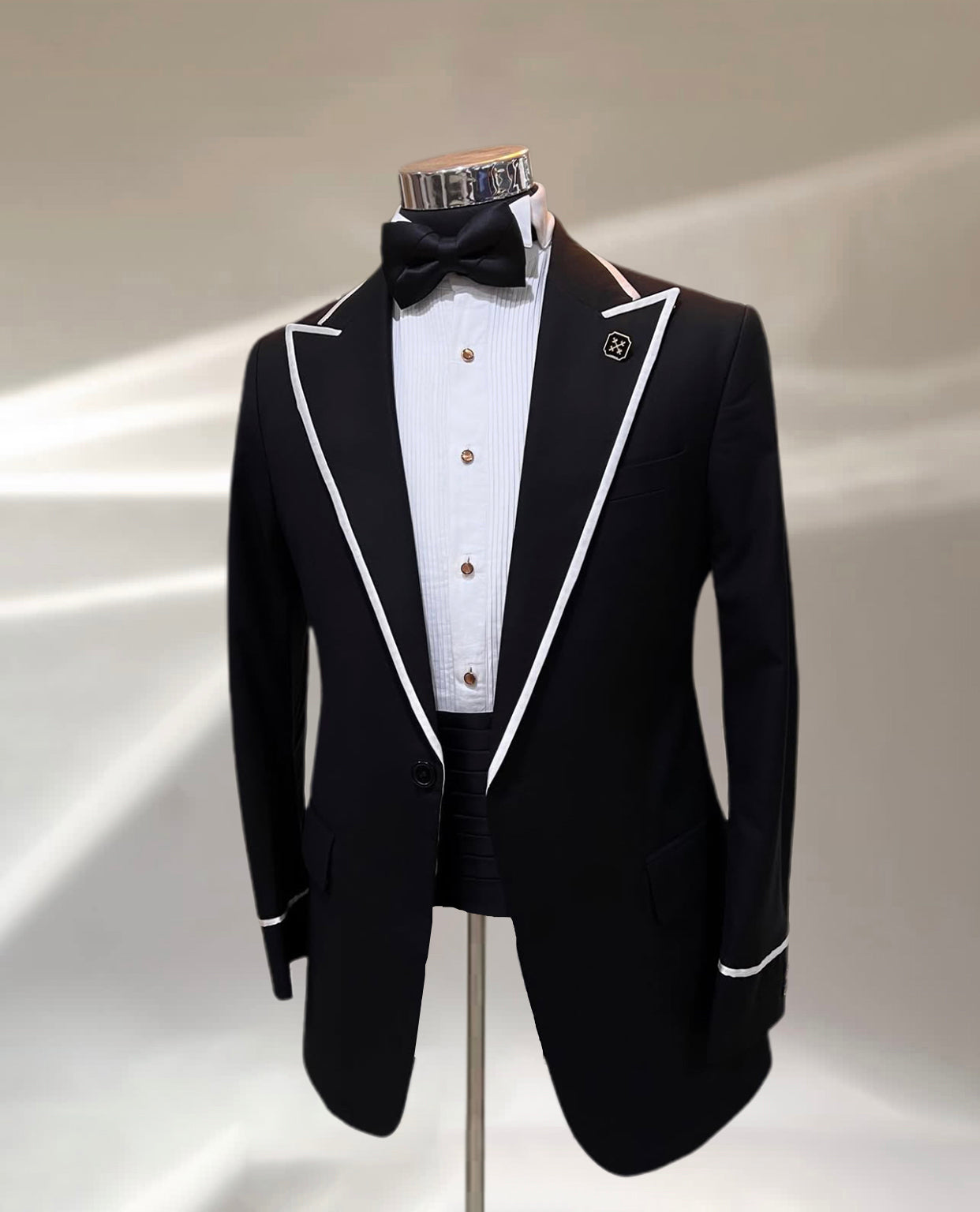 White Detailed’ Black Tuxedo (Single Breasted)