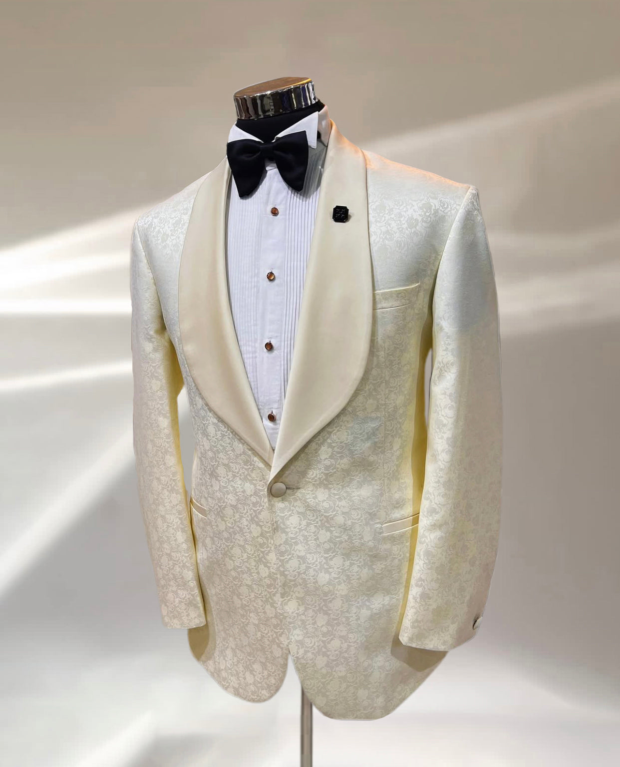 Cream-Base Damask Tuxedo (Single Breasted)